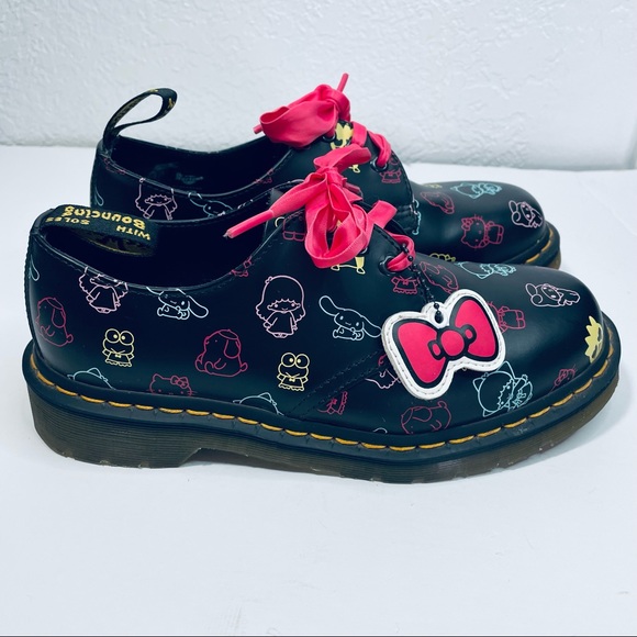 Dr Martens | Hello Kitty collab - Picture 9 of 16